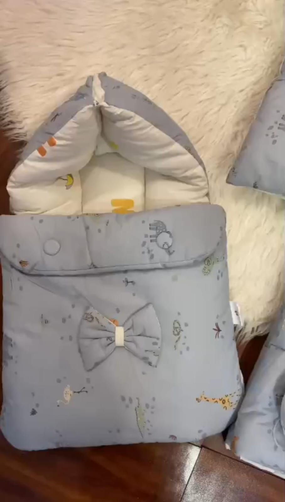 Deluxe 8-Piece Baby Lounger & Bedding Set